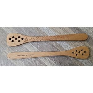 2 Talisman Designs Laser Etched Beechwood Honey Spreader | Honey Bee Design